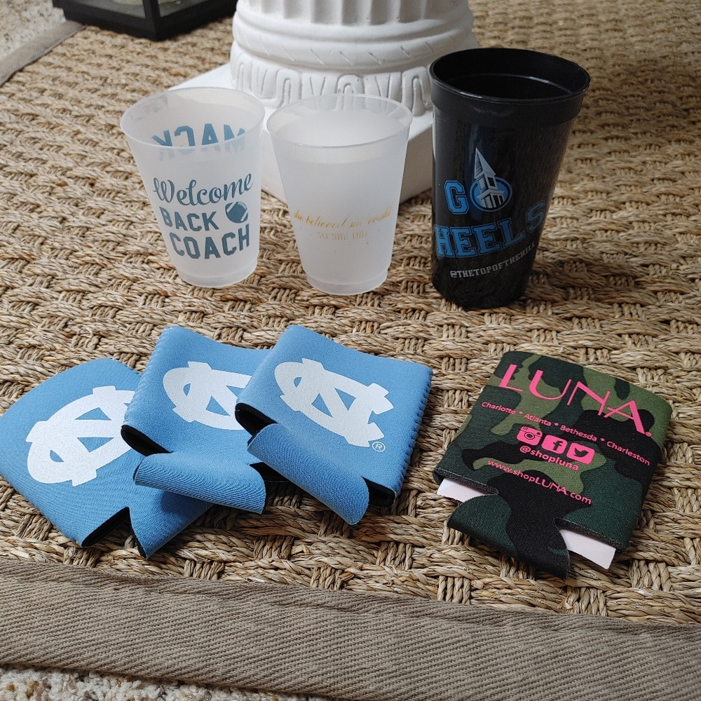 UNC TARHEELS CUPS AND KOOZIE SET